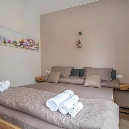 Elegant & Stylish 2 Bedroom Top Central Apartment 소피아 외부 사진