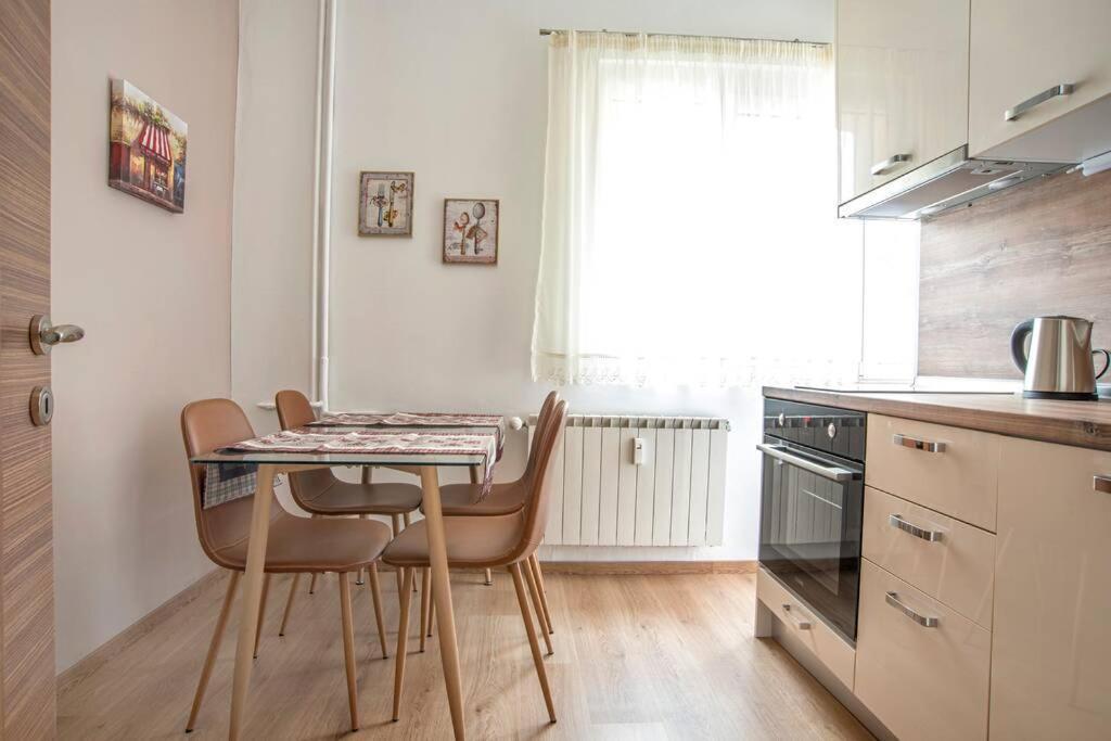 Elegant & Stylish 2 Bedroom Top Central Apartment 소피아 외부 사진