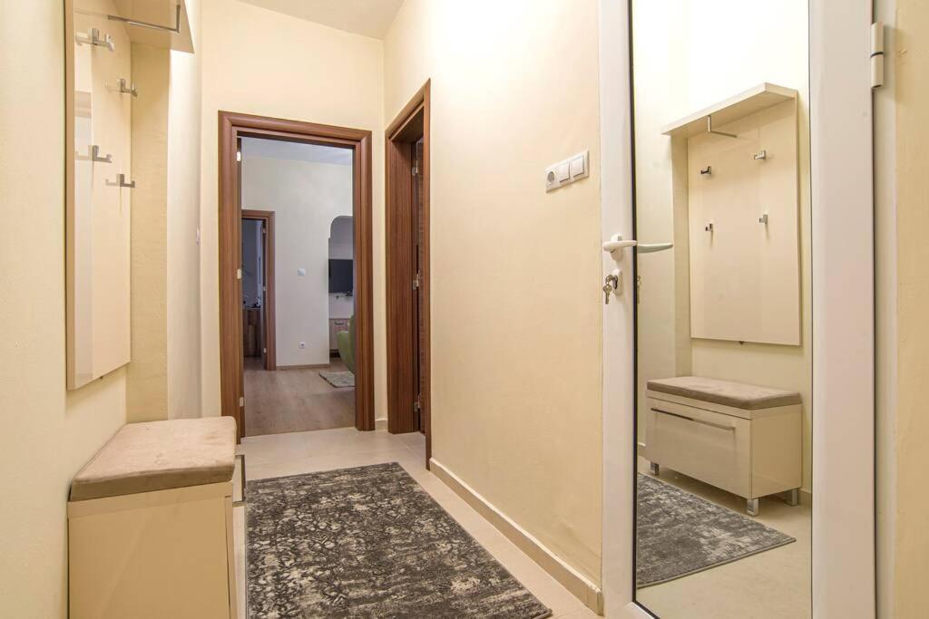 Elegant & Stylish 2 Bedroom Top Central Apartment 소피아 외부 사진